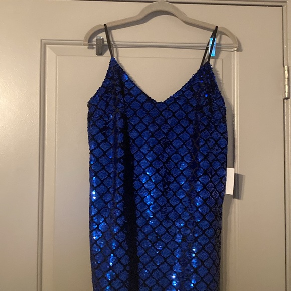 Going Vogue Royal Blue Velvet Sequin Mini Dress
Lulus| Sz S NWT - Picture 3 of 11
